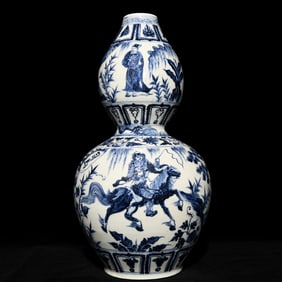 An Exquisite Blue and White Figure and Story Pattern Vase