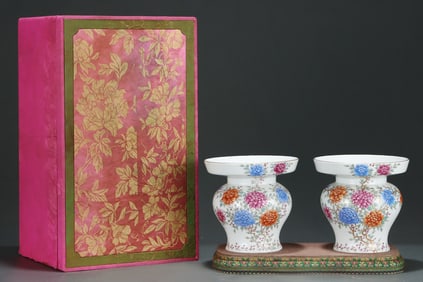 A Pair of Exquisite Famille-Rose Flower Pattern Jars