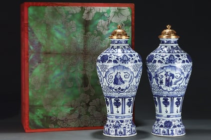 A Pair of Exquisite Blue and White Character and Story Pattern Vases