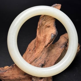 An Exquisite White Jade Bracelets