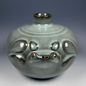 An Exquisite Guan yao Beast-Face Pattern Water Pot
