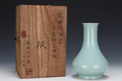 An Exquisite Ru yao Sky Blue Glazed Vase