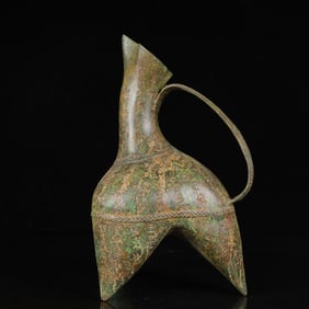 An Archaic Bronze Tripod Flagon,with Inscription