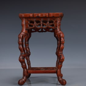 An Exquisite Boxwood Flower Table