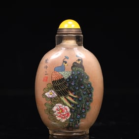 An Exquisite Glass Peony and Peacock Snuff Bottle