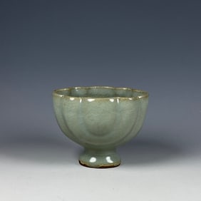 An Exquisite Guan yao Cup