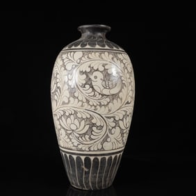 An Exquisite Ci zhouyao White Glazed Flower Pattern Vase