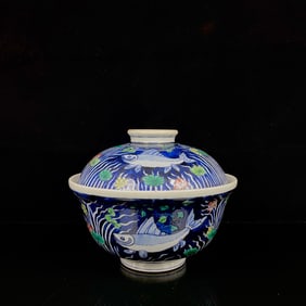 An Exquisite Doucai Fish Pattern With Cover Bowl