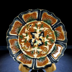 A Rare Tang Tri-Color Glazed Pottery Flower Pattern Plate