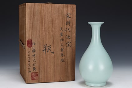An Exquisite Ru yao Sky Blue Glazed Vase