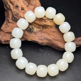 An Exquisite White Jade Bracelets