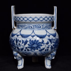 An Exquisite Blue and White Flower Pattern Censer