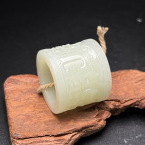 An Exquisite White Jade Thumb Ring