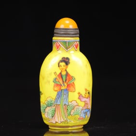 An Exquisite Glass Figure Pattern Snuff Bottle
