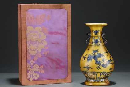 An Exquisite Yellow Ground Blue and White Phoenix Pattern Double-Ears Vase