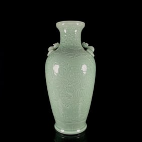An Exquisite Pea-Green Glaze Dragon Pattern Double-Ears Vase