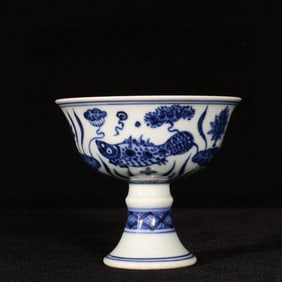 An Exquisite Blue and White Fish Pattern Stem Cup