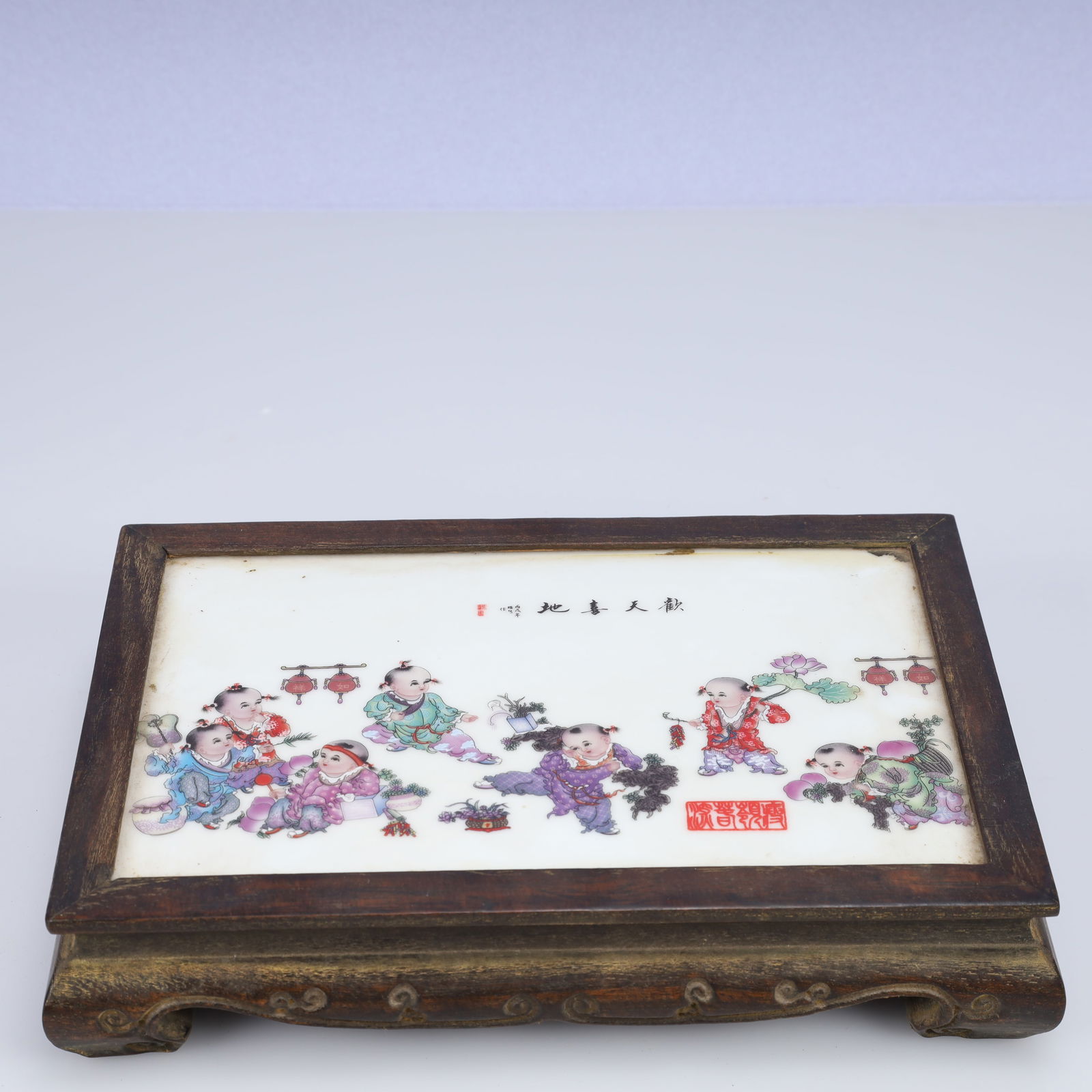 An Exquisite Zitanwood Inlaid Porcelain Plaques Figure Pattern End Table: An Exquisite Zitanwood Inlaid Porcelain Plaques Figure Pattern End Table,Qing Dynasty, China,Size:11inx7.5inx2.2in,Weight:1050g 紫檀木嵌瓷板人物纹