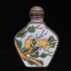 An Exquisite Painted Enamel Animal Pattern Snuff Bottle