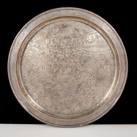An exquisite silver gilt plate with figures of auspicious clouds