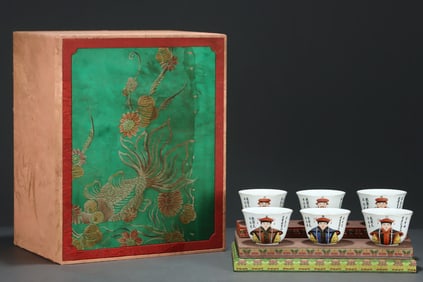 A Set of Fine Enamel Figure Pattern Cups