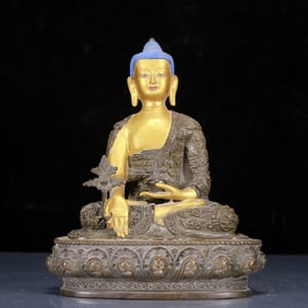 A Solemn Gilt Bronze Statue of Sakyamuni