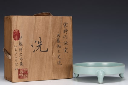 An Exquisite Ru yao Sky Blue Glazed Tripod Brush Washer