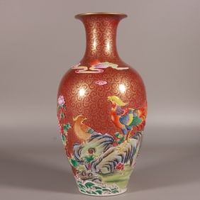 An Exquisite Enamel Animal Pattern Vase