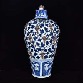 A Huge Blue and White Grapes Pattern Vase