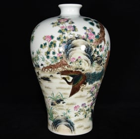 An Exquisite Enamel Flower and Bird Pattern Vase,with Poem