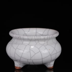 An Exquisite Ge yao Tripod Censer