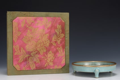 An Exquisite Ru yao Sky Blue Glazed Painted Gold Tripod Brush Washer,With an Imperial Poem by
