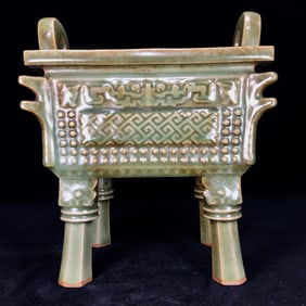 An Exquisite Long quan yao Double-Ears Censer