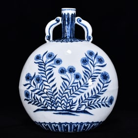 An Exquisite Blue and White Flower Pattern Double-Ears Vase