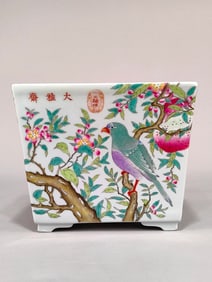 An Exquisite Famille-Rose Flower and Bird Pattern Flowerpot