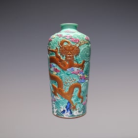 An Exquisite Famille-Rose Green Ground Dragon Pattern Seawater Pattern Vase