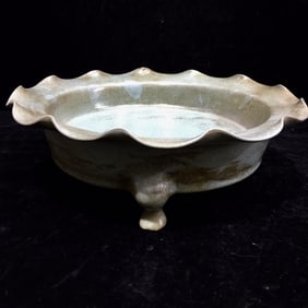 An Exquisite Ru yao Tripod Brush Washer