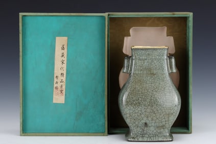 An Exquisite Guan yao Double-Ears Vase