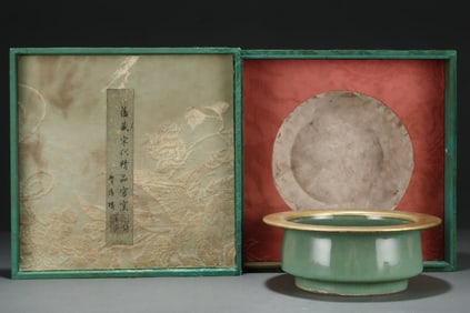 An Exquisite Guan yao Painted Gold Brush Washer