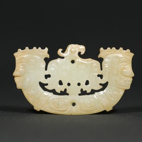 An Exquisite White Jade Eagle Pattern Pendant