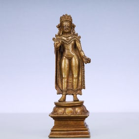 An Exquisite Gilt Bronze Statue of Sakyamuni