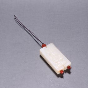 An Exquisite White Jade Figure Pattern Pendant