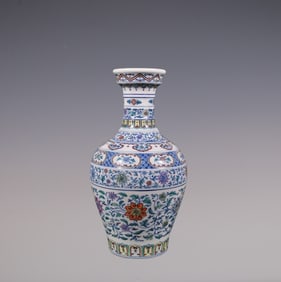 An Exquisite Blue and White Lotus Pattern Vase