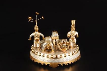 A Set of Fine Gilt Bronze Figure Ornament