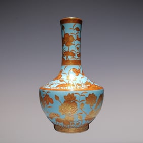 An Exquisite Iron-Red Painted Gold Flower Pattern Vase