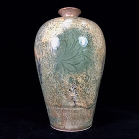 An Exquisite Long quan yao Flower Pattern Vase