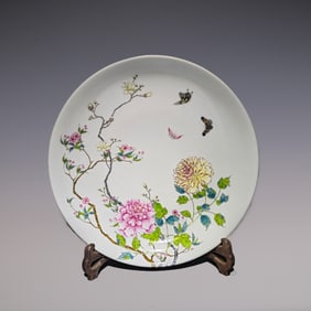 An Exquisite Enamel Flower and Butterfly Pattern Plate