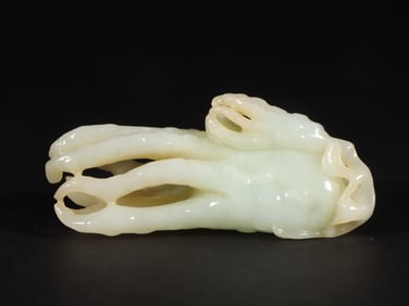 An Exquisite White Jade Bergamot Pattern Ornament