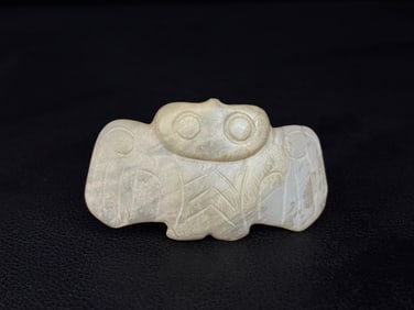 An Exquisite White Jade Bird Ornament