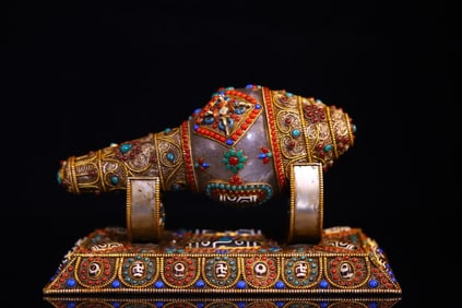 An Exquisite Crystal Inlaid Gems Ornament